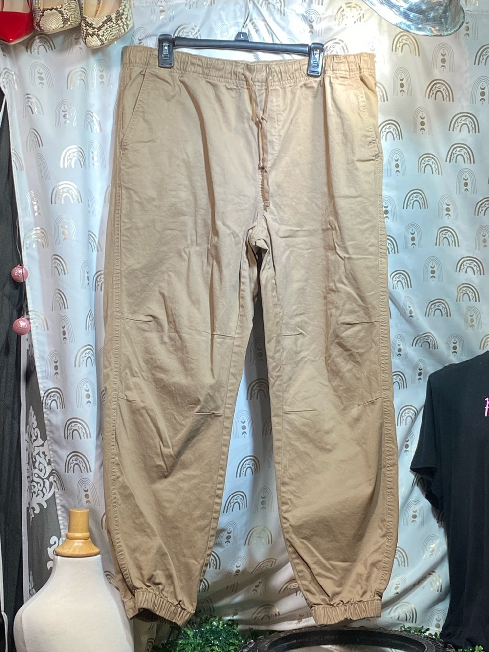 No Boundaries Men's Khaki Drawstring Joggers